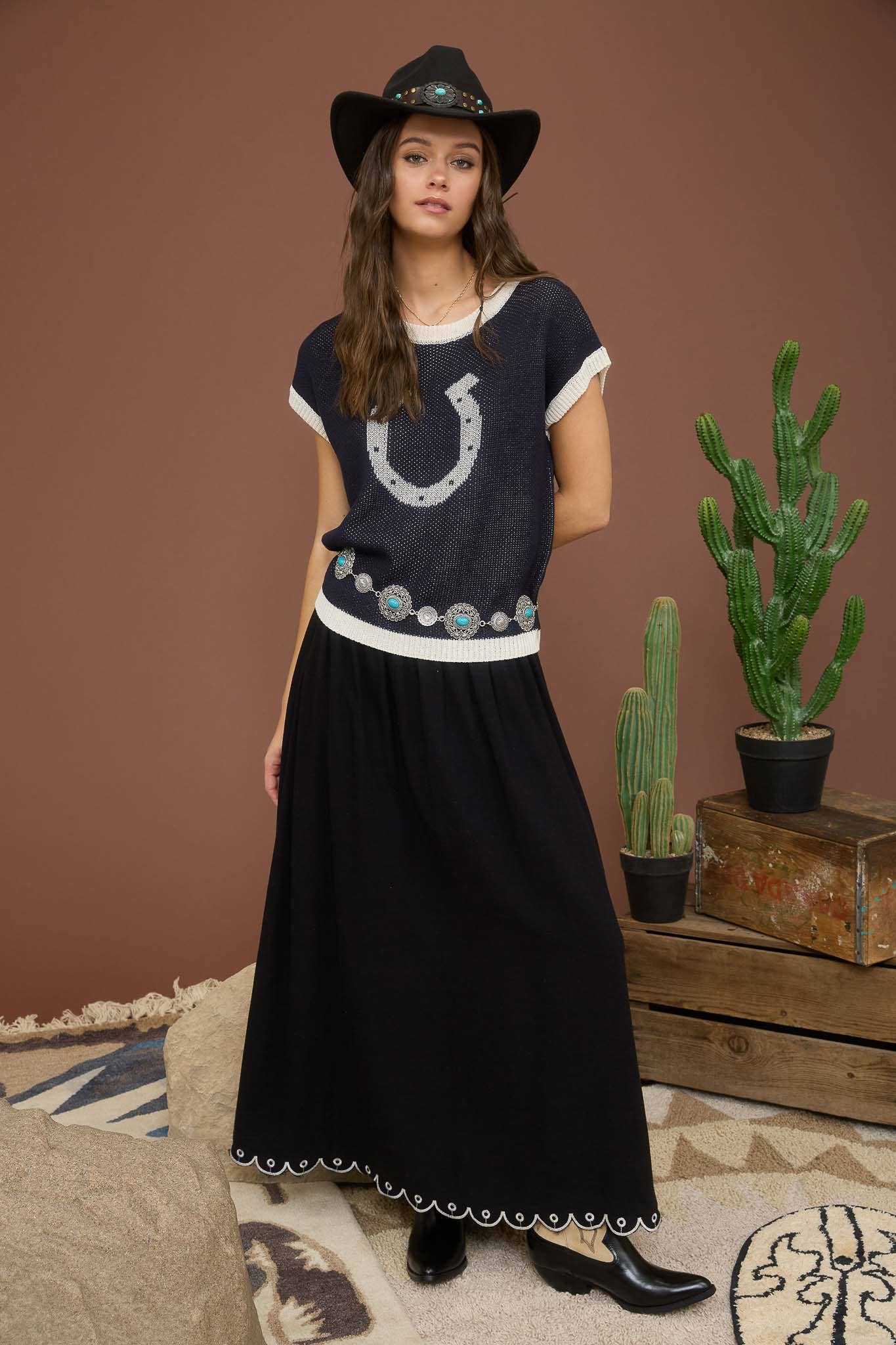 HORSESHOE SHORT SLEEVE KNIT SWEATER