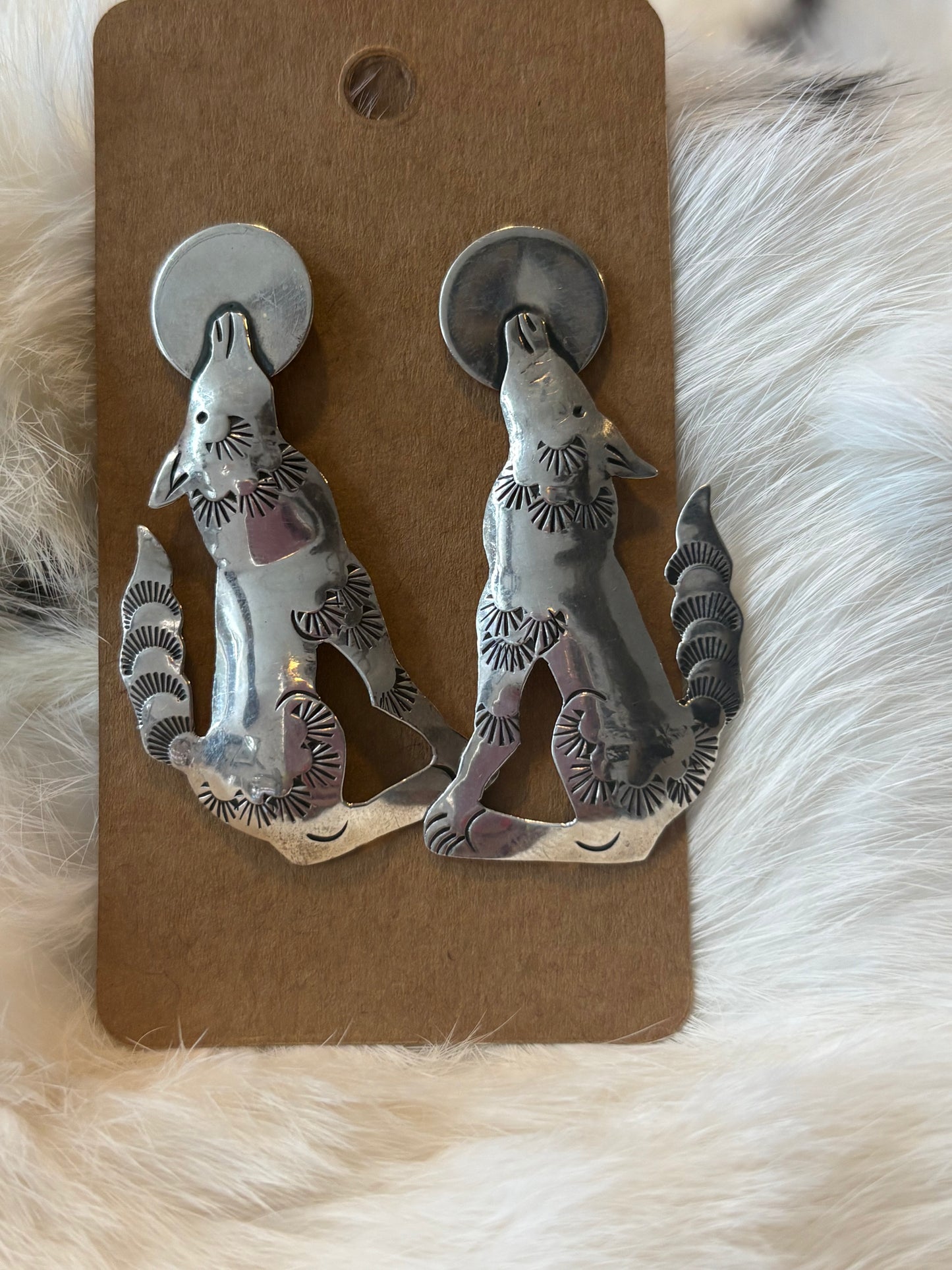 Howling Coyote
