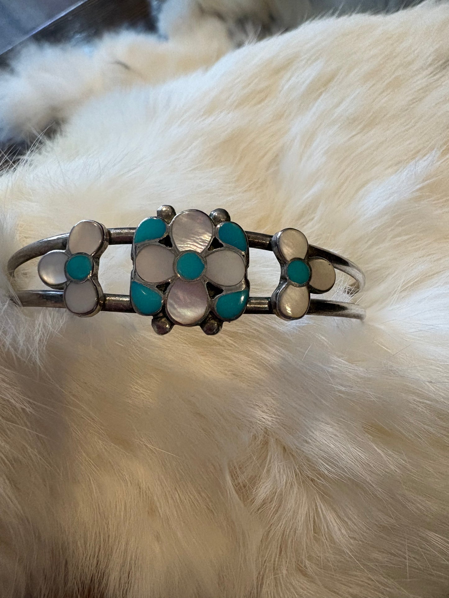 Zuni stamped 🌸 mother of pearl