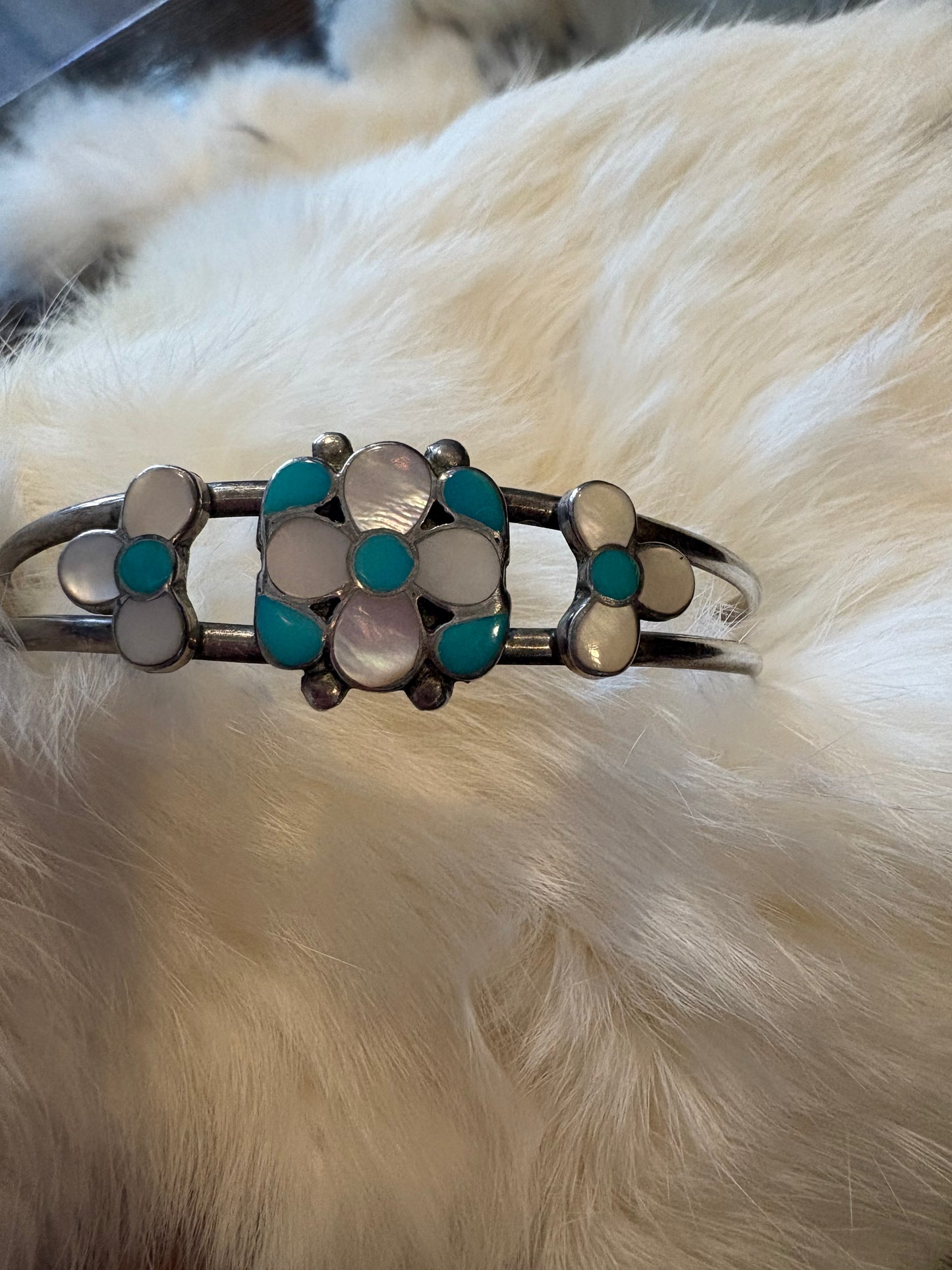 Zuni stamped 🌸 mother of pearl