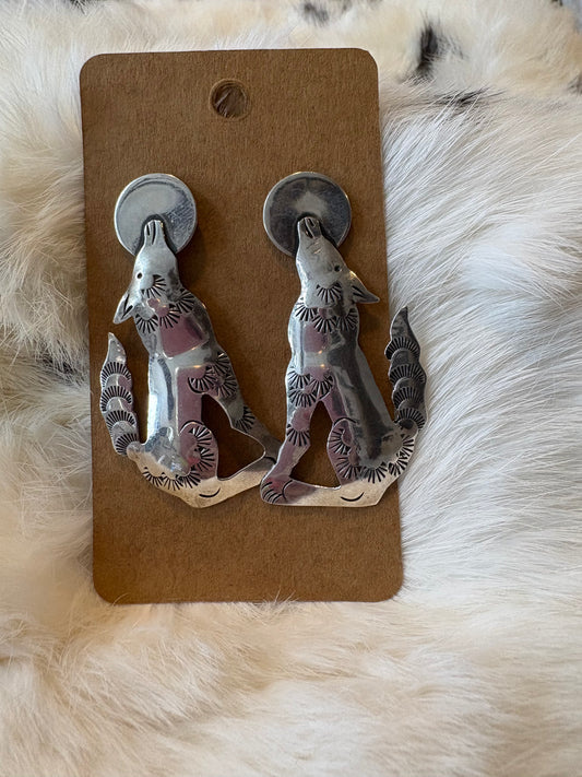 Howling Coyote